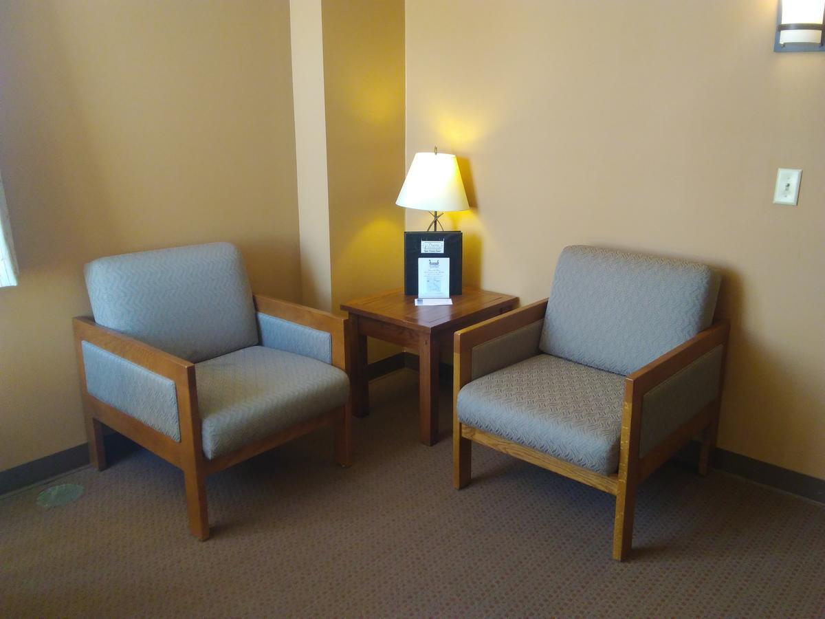 Prairie Inn & Suites Голмен Екстер'єр фото